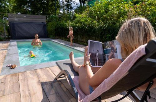 Municipality of Rhenen House | Pool Lodge - Vakantiepark De Thijmse Berg