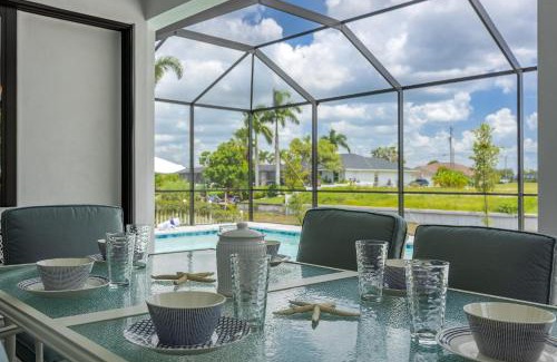 Trafalgar House | Pool overlooking canal, Outdoor Grilling station - Villa Sand Dollar Siesta