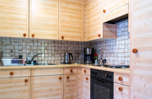 Salouf Apartment | Pool + sauna Cozy Swiss Chalet Style in Salouf