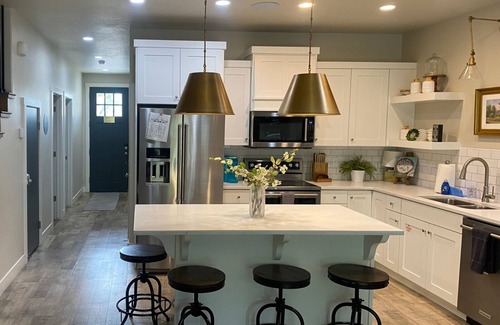 Washington Fields House | Pool Side Villa |Pet-Friendly Modern Escape w/Games, Pool Toys, Bikes & More! Near St.George