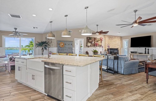 Cape Coral House | Pool, Spa, Sunsets, Kayaks, Bikes, Fishing gear