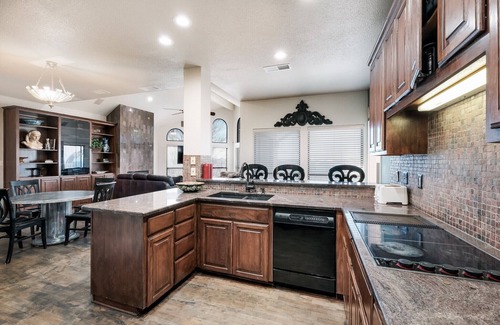 Crownridge of Texas House | Pool Table Hot Tub and Neighborhood Pool