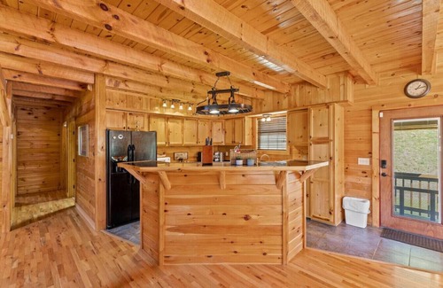 Means Apartment | Pool Table | WiFi | Starry Mountain Night | RRG!