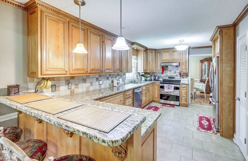 Warner Robins House | Pool & Tennis Court Access: Home in Warner Robins