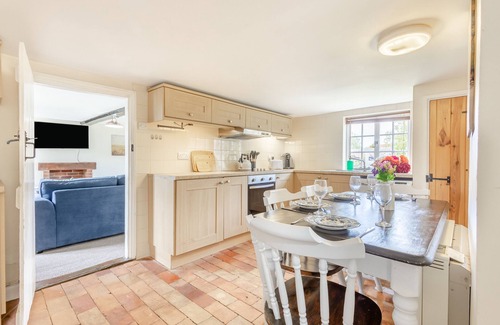 Stowmarket House | Pooles Farm Cottage - Three Bedroom House, Sleeps 4