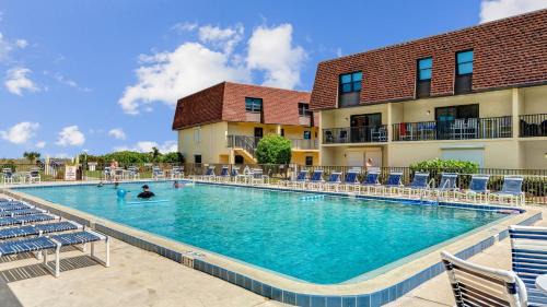 Avon By The Sea House | Poolfront 2BR Condo with BBQ Steps To Beach & Pier