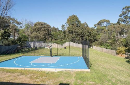 Mount Eliza House | 'Poolside Haven' Your Mount Eliza Family Getaway
