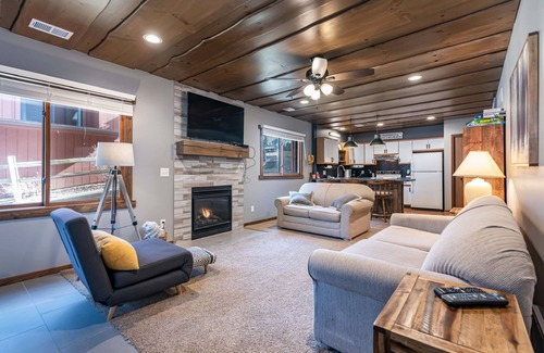 Lake Delton Villa | Poolside Villa on Lake Delton