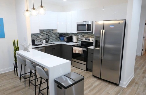 Cardozo Apartment | Pop Art Chic! Stunning Shaw - U Street Apartment