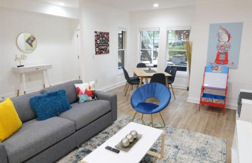 Cardozo Apartment | Pop Art Chic Stunning Shaw - U Street Apartment