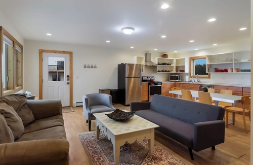 Frankfort House | Poplar at Lake Bluff Preserve-Spectacular Lake Michigan Views-Sleeps 8