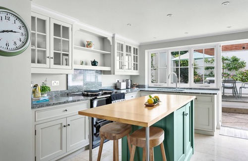 Budleigh Salterton House | Poplar Cottage - a cottage that sleeps 6 guests in 3 bedrooms