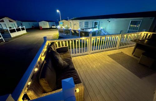 Porthcawl Resort | Poplars 33, 3 Bedroom Luxury Caravan Trecco Bay Porthcawl