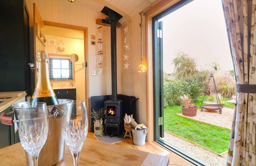 Redmile Cottage | POPPIE'S SHEPHERDS HUT AT SHEPHERDS LODGE RETREAT AND WELLNESS in Redmile