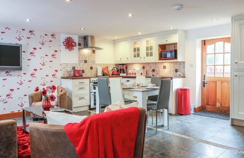 Bicton Cottage | POPPY COTTAGE, family friendly, with a garden in Aylesbeare