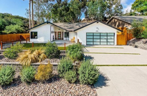 Spinnaker Hill House | Poppy Cottage Open Floor Plan Modern Luxury