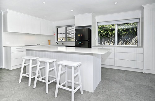 Warana House | Poppy's Beach House - Absolute Beachfront