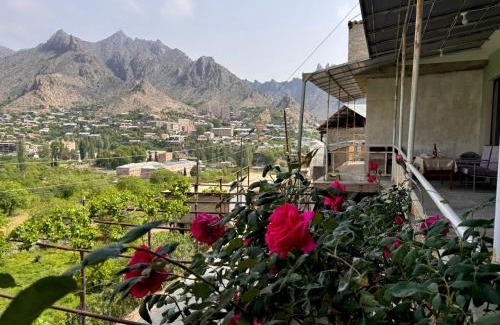 Meghri House | Poqr Tagh