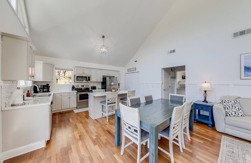 Helen House | Porchside Getaway – Spacious Helen Home with Hot Tub, Game Room & Resort