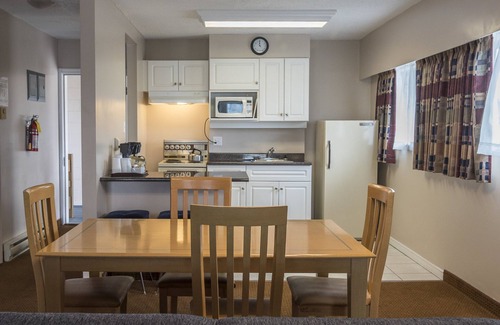 Comox Hotel | Port Augusta Inn and Suites