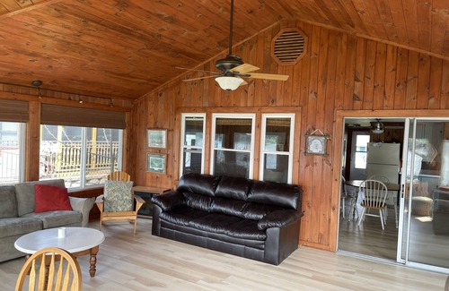 Wolcott Cottage | Port Bay Waterfront Cottage w. Spectacular Views RECENTLY UPDATED
