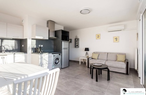 Aiguerelles Apartment | Port Marianne/New Town Hall: terrace, air conditioning, elevator & garage