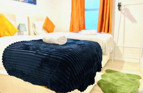 Dover Cabin | Port of Dover Lodge 20 sleeps