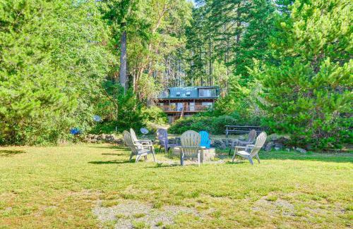 Burley House | Port Orchard Lakefront Cabin with Fire Pit and Grill!