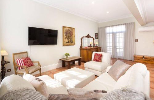 Albury House | Porters Cottage Classic