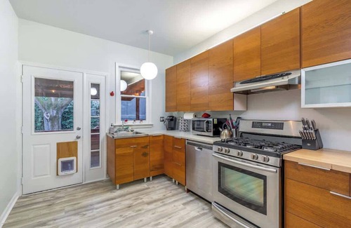 Hosford-Abernethy House | Portland Gem 3BR Backyard AC Best Location