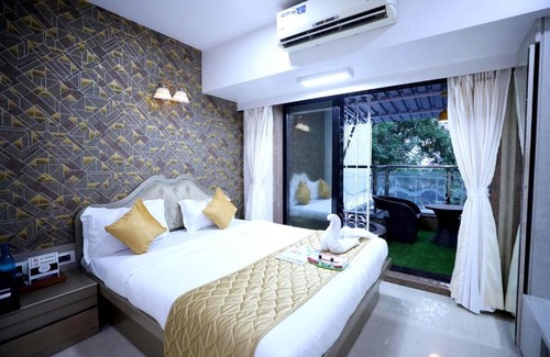 Kandivali East Villa | Posh 4.5 Bedroom villa with terrace and pool