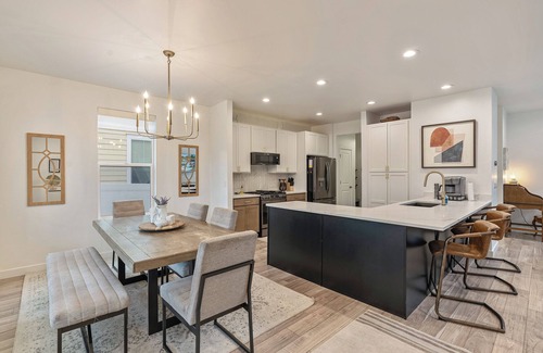 West Jordan House | Posh and Spacious 3 bed, 2.5 bath House with Surreal Views of Salt Lake County