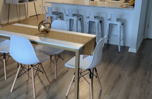 Carteret House | Posh Luxurious Getaway w/Rental Car + Garaged parking