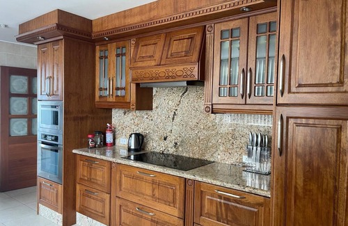 La Colina Cabin | POSHEST QUITO, 2 BDR+FULL BTHR, 3 BEDS, LIVING ROOM 65" TV, FULL KITCHEN+LAUNDRY