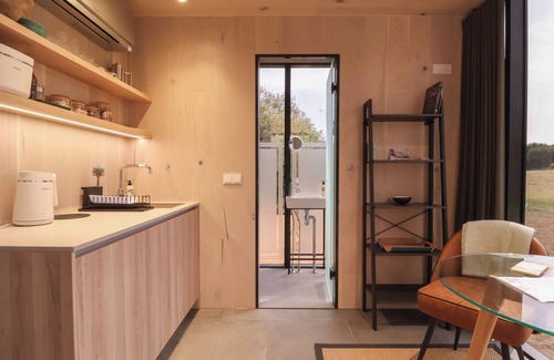 Saxmundham Cottage | POUND FARM MIRROR HOUSES: POND ÖÖD, with hot tub in Framlingham