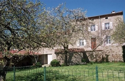 Champagnat-le-Jeune House | Pour un Séjour Reposant !