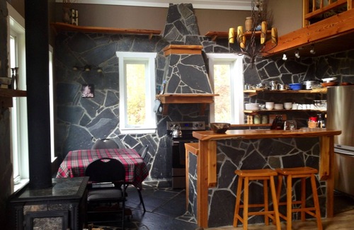 Revelstoke Ski Chalet | POWDER CHALET! Under 1 minute drive or short walk to gondola!