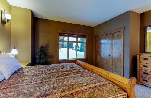 Snow Pine Estates House | Powder View 5