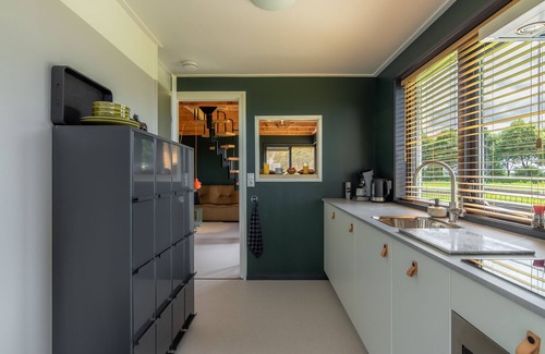Hantum House | Prachtig Huisje in het Groen met Uitzicht Over de Landerijen, aan de Waddenkust