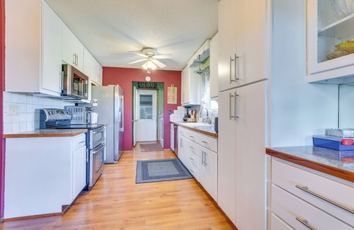 Prairie Du Chien House | Prairie du Chien Home w/Yard: 3 Mi to River!