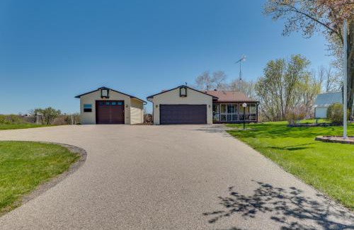 Prairie Du Chien House | Prairie du Chien Home with Yard 3 Mi to River!
