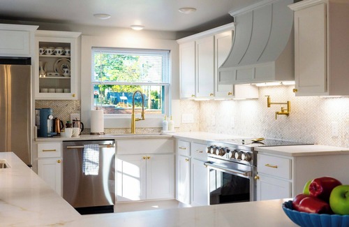 Versailles House | Pre-Launch Special Bluegrass Manor Sleeps 14 Bourbon Trl, Keeneland, Airport, UK