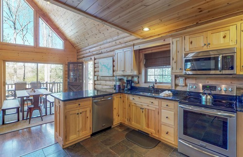 Oakland Ski Chalet | Premier chalet with private hot tub, pool table, firepit & tranquil wooded views