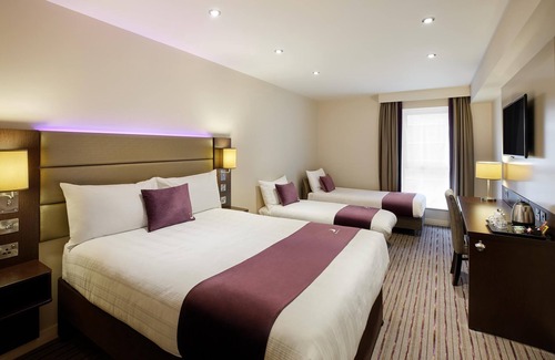 Havering Hotel | Premier Inn London Romford - Mercury Gardens