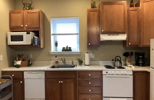 The Hill Apartment | PREMIER LOCATION: HEART OF THE ITALIAN NBRHD, THE HILL, Dining&Shops Steps Away