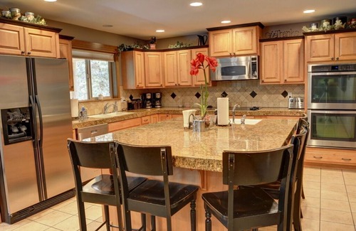 Deer Park House | Premier Luxury Home: 7 BR/8 BA/Hot Tub/Game Room/Free Nights/Level 2 EV Charging