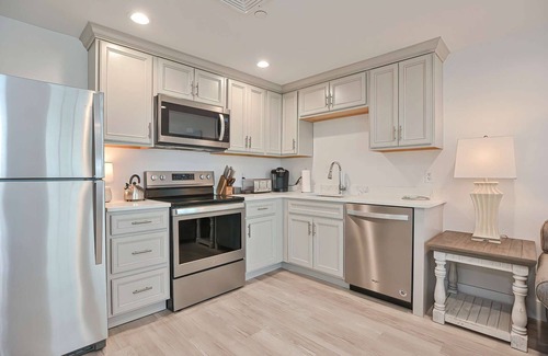 Plymouth Cultural District Apartment | Premier Ocean View Corner Condo (875S.F.)