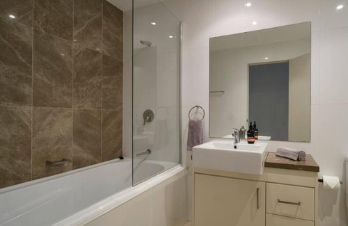 Warrawee Apartment | Premium 2 Bedroom Garden Apartment