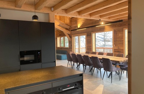 Villarembert Ski Chalet | Premium chalet facing the slopes, 7bedroom, spa, sauna, built in 2023