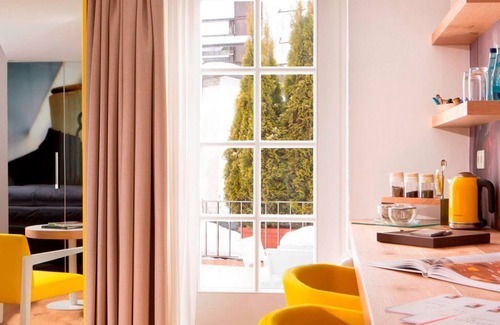 Altstadt House | Premium Double Room Single Use - Small Luxury Hotel Goldgasse